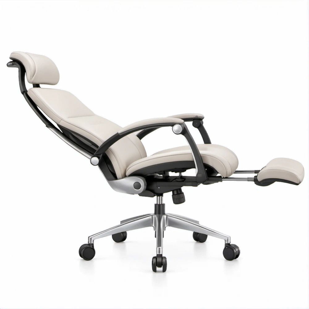 Ergonomischer Bürostuhl mit Liegefunktion und ausziehbarer Fussstütze, Beige/Schwarz/Silber, 67 x 70 x 115–123 cm